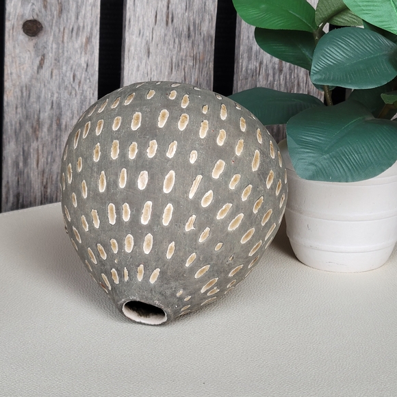 Creative Co-Op Gray and Cream TERRACOTTA Textured Teardrop Bud Vase - Picture 5 of 6